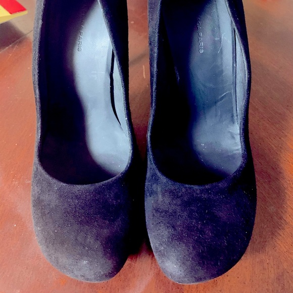 Balenciaga heels size 39 barely worn black suede